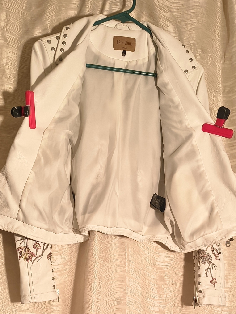 Women's DRIFTWOOD White Faux Leather Moto Jacket Sm. Floral Embroidery & Studs - Picture 4 of 5